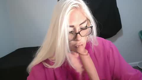Freaky Barbi online show from 09-20-25, 01:01
