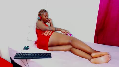 FreakyScarlet00 online show from 10-14-25, 06:09