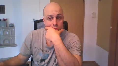 Snapshot of freddow chatting on 03-11-25, 12:28 freddow online show from 03-11-25, 12:28