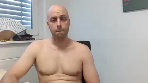 Snapshot of freddow chatting on 10-13-25, 03:01 freddow online show from 10-13-25, 03:01