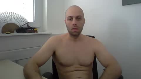 Snapshot of freddow chatting on 10-17-25, 01:35 freddow online show from 10-17-25, 01:35