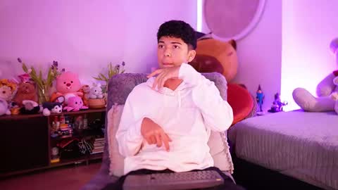 Juan  give it a thumbs up please its important online show from 09-11-25, 11:43