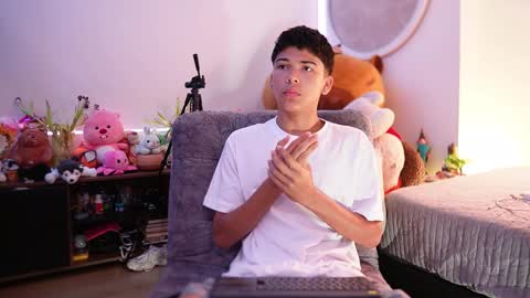 Juan  give it a thumbs up please its important online show from 09-17-25, 11:56