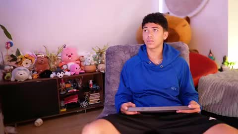 Juan  give it a thumbs up please its important online show from 09-20-25, 12:28