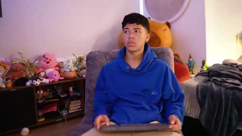 Juan  give it a thumbs up please its important online show from 09-22-25, 11:23