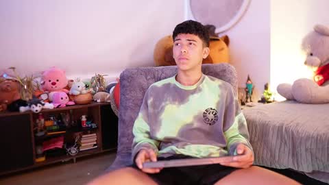 Juan  give it a thumbs up please its important online show from 09-26-25, 11:14