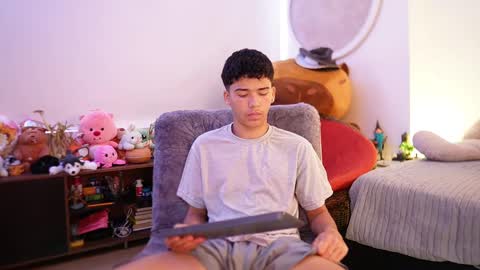 Juan  give it a thumbs up please its important online show from 09-27-25, 01:38