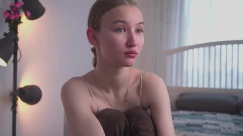 Snapshot of fredericabledsoe chatting on 10-12-25, 04:22 Amy online show from 10-12-25, 04:22