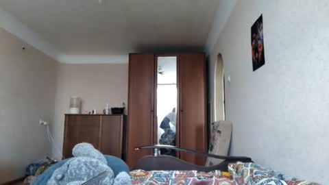 Mia online show from 10-08-25, 08:23