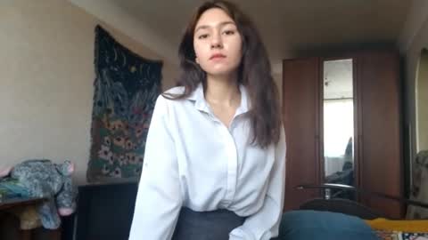 Mia online show from 11-07-25, 09:31