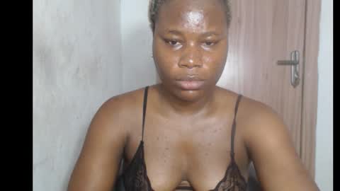 Snapshot of frekkymorelle chatting on 10-11-25, 06:45 frekkymorelle online show from 10-11-25, 06:45