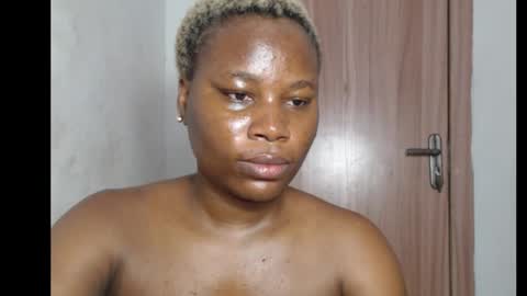 Snapshot of frekkymorelle chatting on 10-17-25, 05:21 frekkymorelle online show from 10-17-25, 05:21