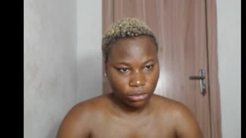 Snapshot of frekkymorelle chatting on 10-20-25, 04:24 frekkymorelle online show from 10-20-25, 04:24