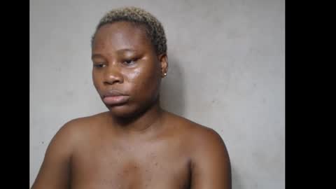 Snapshot of frekkymorelle chatting on 10-24-25, 04:42 frekkymorelle online show from 10-24-25, 04:42