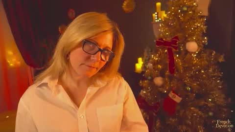 Snapshot of french_devotion chatting on 12-05-25, 07:50 Louise or Lou 3 online show from 12-05-25, 07:50