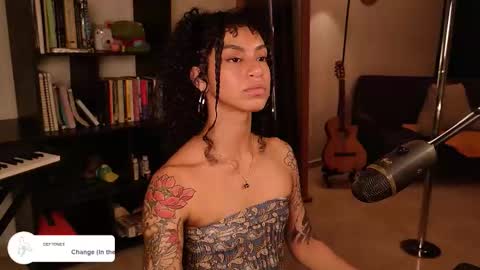 Snapshot of fresatanica chatting on 10-14-25, 12:33 Vale online show from 10-14-25, 12:33