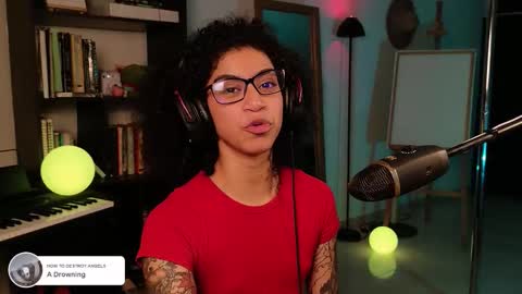 Snapshot of fresatanica chatting on 11-16-25, 03:23 Vale online show from 11-16-25, 03:23