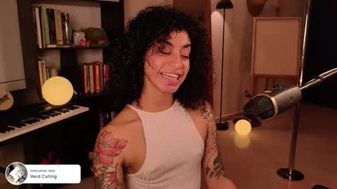 Snapshot of fresatanica chatting on 11-17-25, 03:01 Vale online show from 11-17-25, 03:01