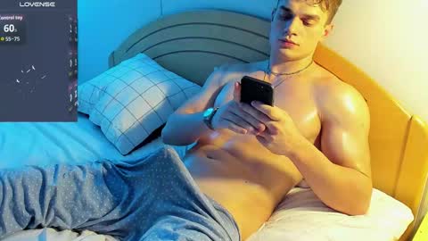 Snapshot of fresh_b1ood chatting on 10-06-25, 09:23 Alex or Andrzej online show from 10-06-25, 09:23