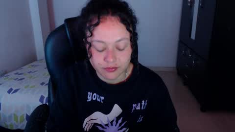 Louise  online show from 02-05-26, 01:38