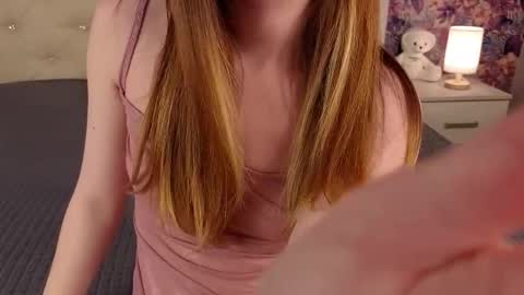 Snapshot of freyabyrne chatting on 10-27-25, 07:34 Freya online show from 10-27-25, 07:34