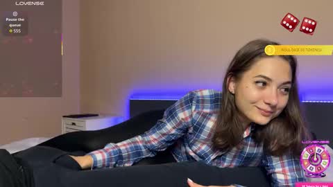 FreyaOliver online show from 10-15-25, 09:15