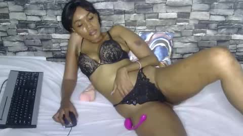 Snapshot of frianebony chatting on 11-07-25, 01:27 Frian online show from 11-07-25, 01:27