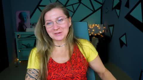 Frida Tander online show from 12-17-24, 05:07