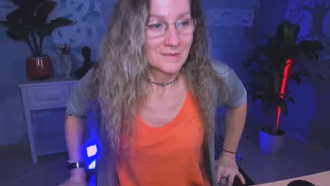 Frida Tander online show from 12-19-24, 03:30
