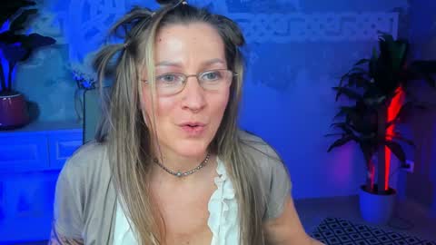 Frida Tander online show from 02-03-25, 03:17