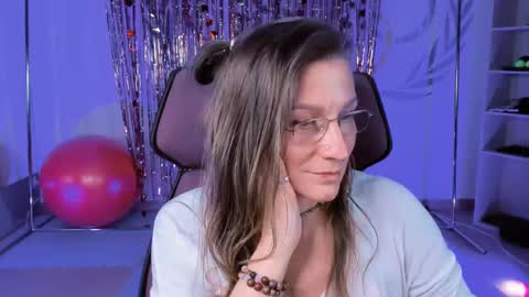 Frida Tander online show from 02-17-25, 03:09