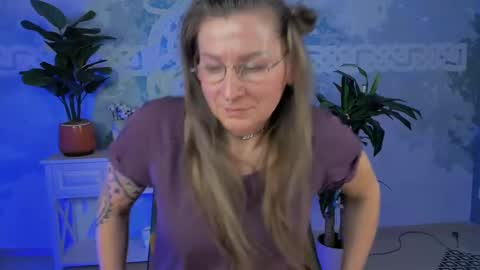 Frida Tander online show from 02-21-25, 01:11