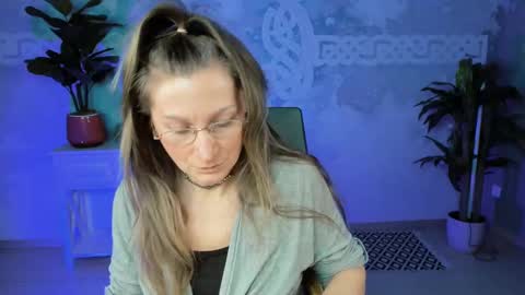 Frida Tander online show from 03-02-25, 01:49