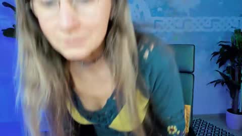 Frida Tander online show from 03-06-25, 01:03