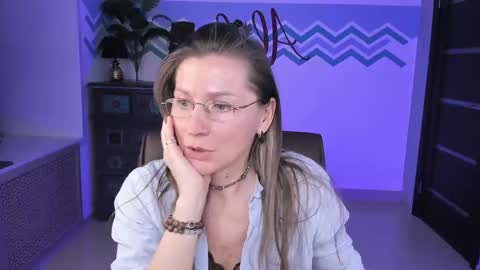 Frida Tander online show from 03-10-25, 03:20