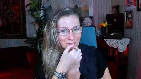 Frida Tander online show from 09-14-25, 01:10