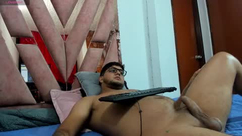 Snapshot of friend_zone1 chatting on 02-08-26, 04:38 Carolina and Robert online show from 02-08-26, 04:38