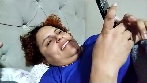 Snapshot of frizzy_girl chatting on 09-23-25, 02:36 Frizzy girl online show from 09-23-25, 02:36