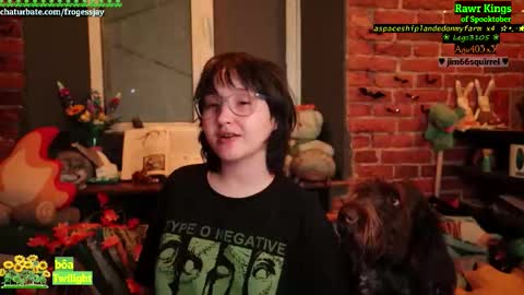 Snapshot of frogessjay chatting on 10-18-25, 09:48 Jaywise Frogfoot online show from 10-18-25, 09:48