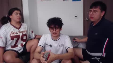 Snapshot of fuck_blow chatting on 11-16-25, 10:04 uwu online show from 11-16-25, 10:04