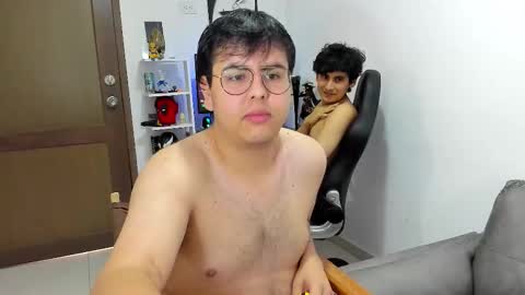 Snapshot of fuck_blow chatting on 12-19-25, 09:33 uwu online show from 12-19-25, 09:33