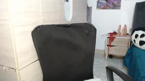 Mia and Gary  online show from 11-29-25, 03:09