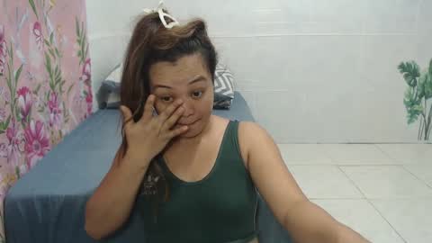 Snapshot of funluvnpinay4u chatting on 12-12-24, 11:29 MAE online show from 12-12-24, 11:29