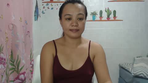 Snapshot of funluvnpinay4u chatting on 12-17-24, 07:29 MAE online show from 12-17-24, 07:29