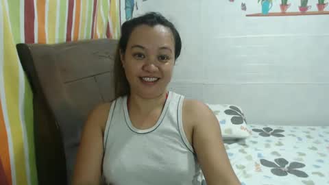 Snapshot of funluvnpinay4u chatting on 01-20-25, 04:43 MAE online show from 01-20-25, 04:43