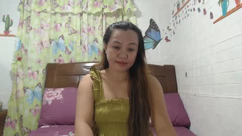 Snapshot of funluvnpinay4u chatting on 02-09-25, 12:49 MAE online show from 02-09-25, 12:49