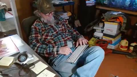 Snapshot of funmike2000 chatting on 01-10-25, 04:51 mike online show from 01-10-25, 04:51