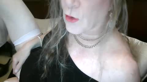 Snapshot of funtimetgirl chatting on 11-16-25, 12:11 Jessie Love online show from 11-16-25, 12:11