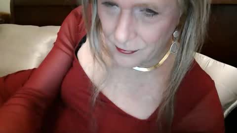 Snapshot of funtimetgirl chatting on 12-19-25, 11:06 Jessie Love online show from 12-19-25, 11:06
