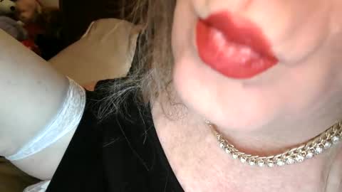 Snapshot of funtimetgirl chatting on 12-20-25, 11:50 Jessie Love online show from 12-20-25, 11:50